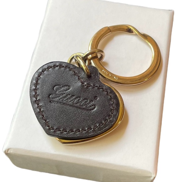 Gucci Interlocking Heart Keychain - Picture 2 of 11